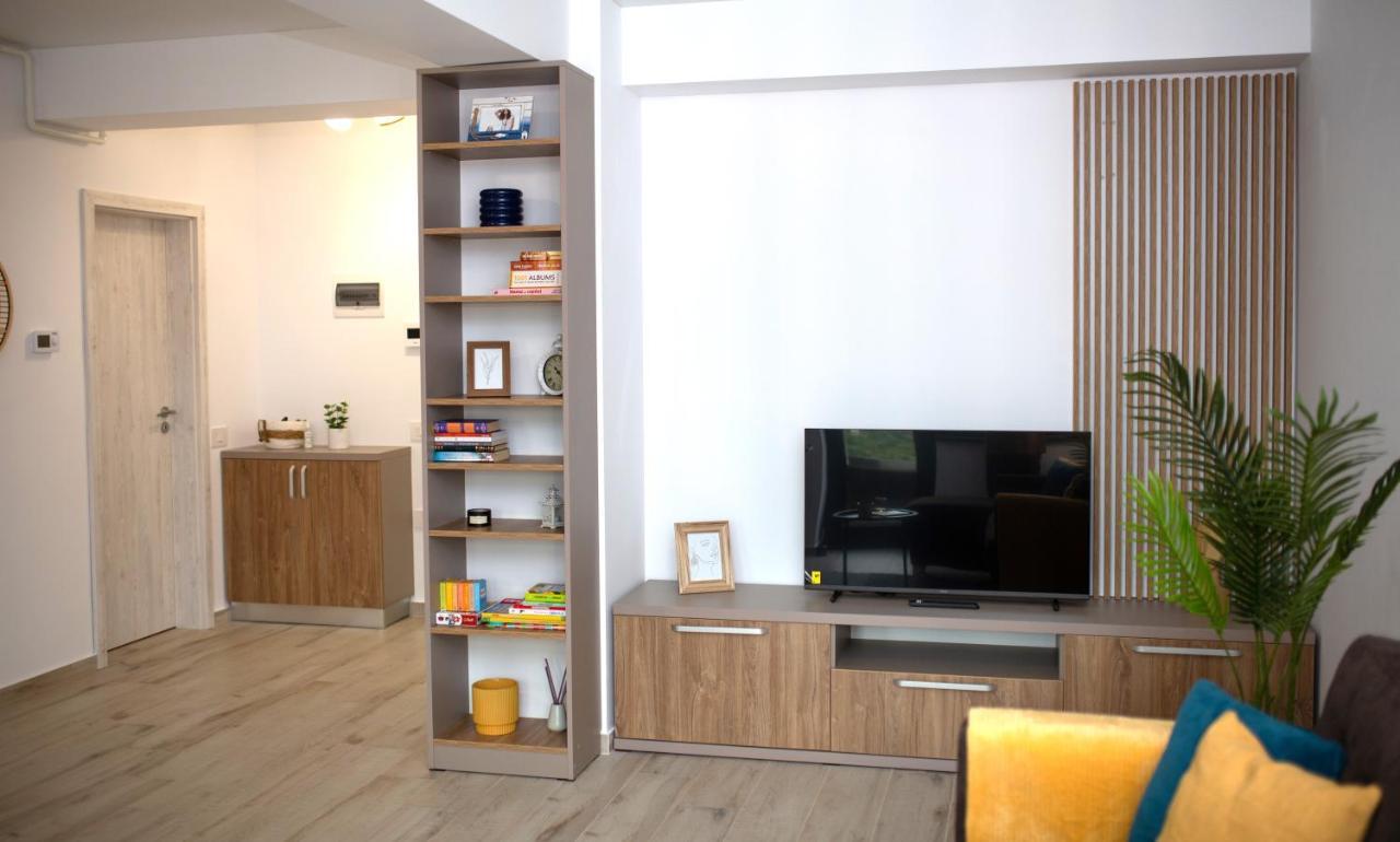 'Just Like Home' Apartment - With Private Parking Place Galaţi Buitenkant foto