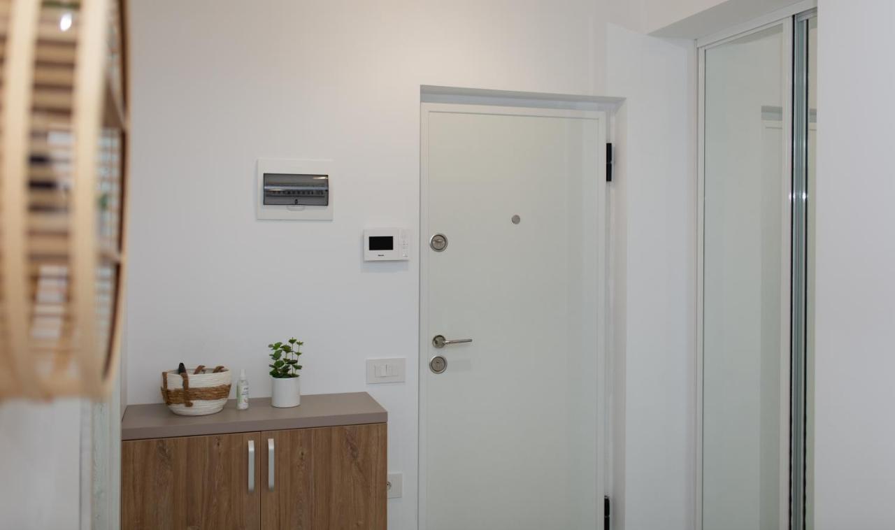 'Just Like Home' Apartment - With Private Parking Place Galaţi Buitenkant foto